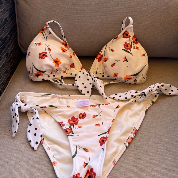 Xhilaration Other - Xhilaration Cream and Orange Floral Bikini